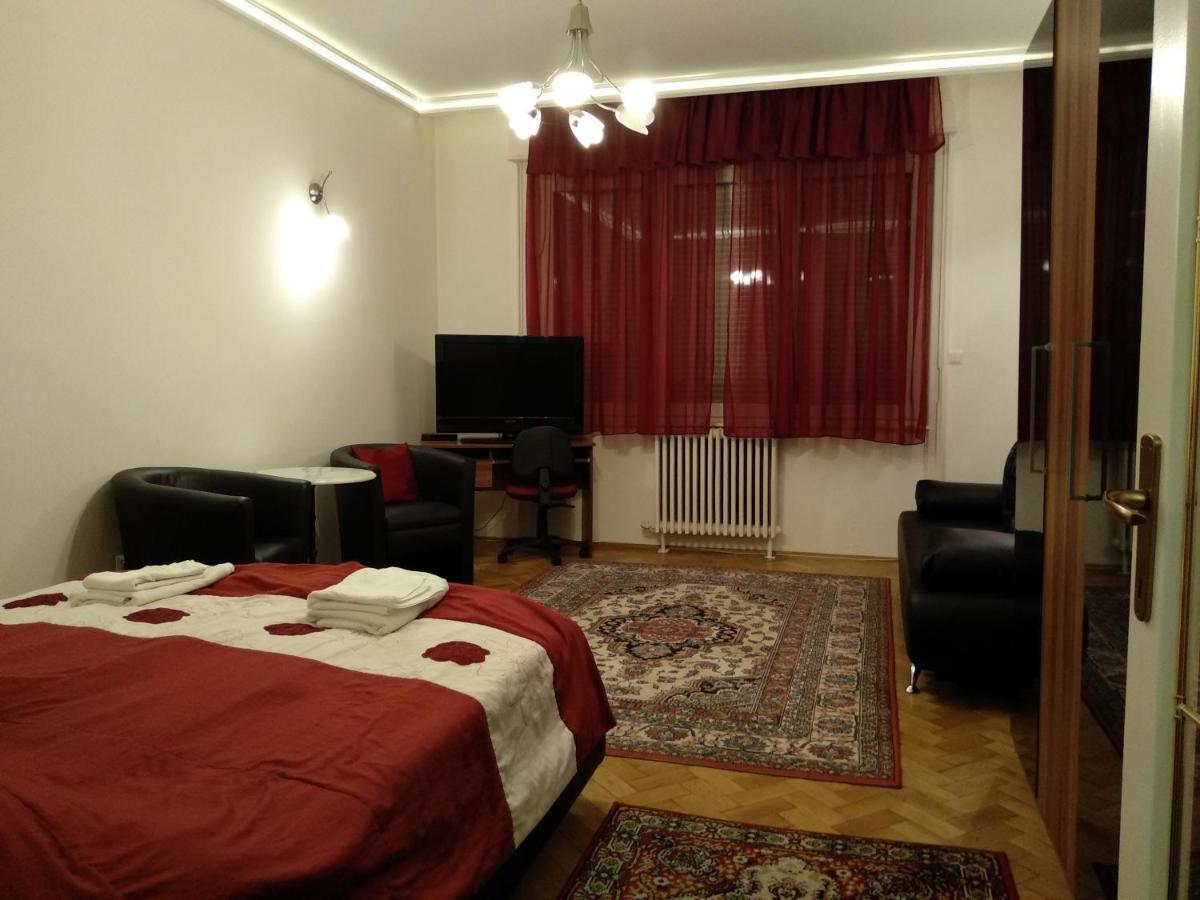 Gyoengyi * Budapeste
